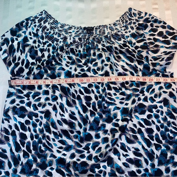 Ann Taylor Black/White Leopard Print Relaxed Smocked Blouse Sz XL Scoop Neck - Picture 5 of 9